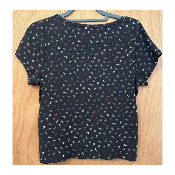 Old Navy Rib-Knit Button-Down Top - Picture 5 of 9